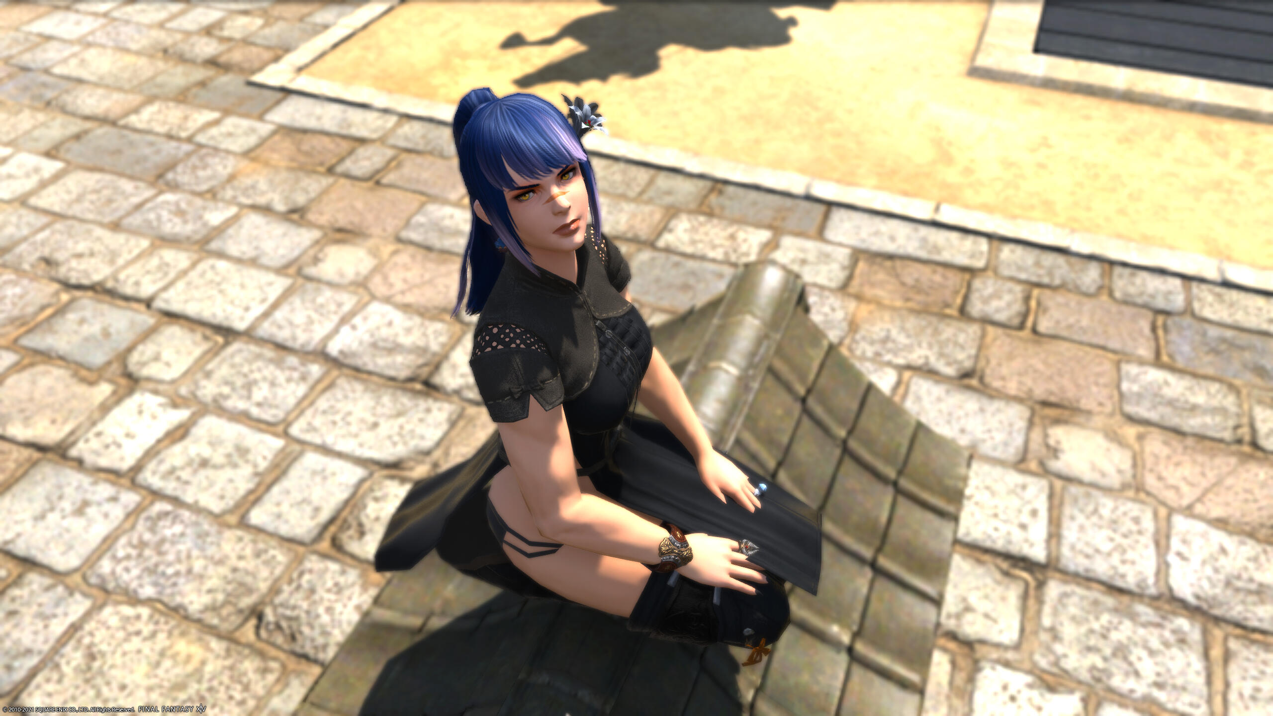 Siyra on the light fixture at the bottom of Kugane Tower.